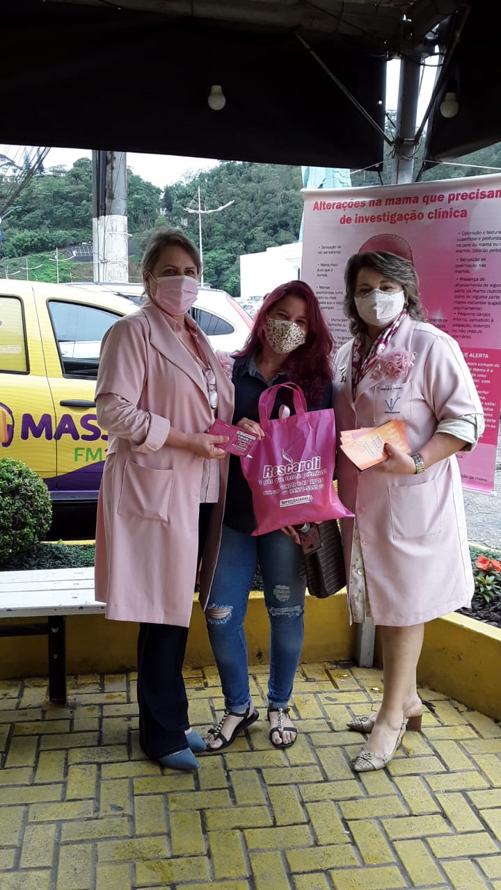Rede Feminina participando do sábado da Massa FM em frente ao tudo 10